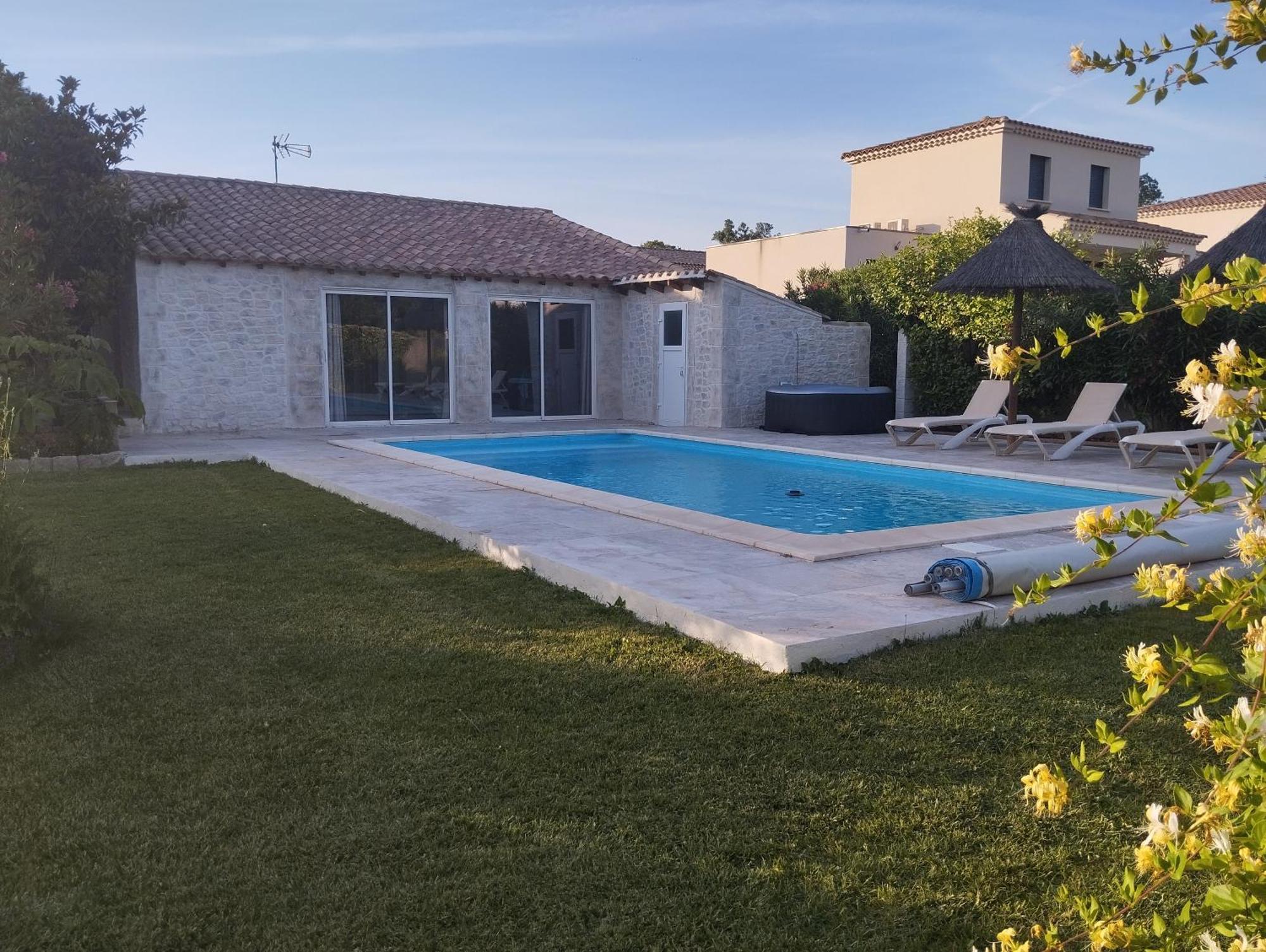 Bienvenue Au Pied Des Alpilles Apartment Saint-Etienne-du-Gres ภายนอก รูปภาพ