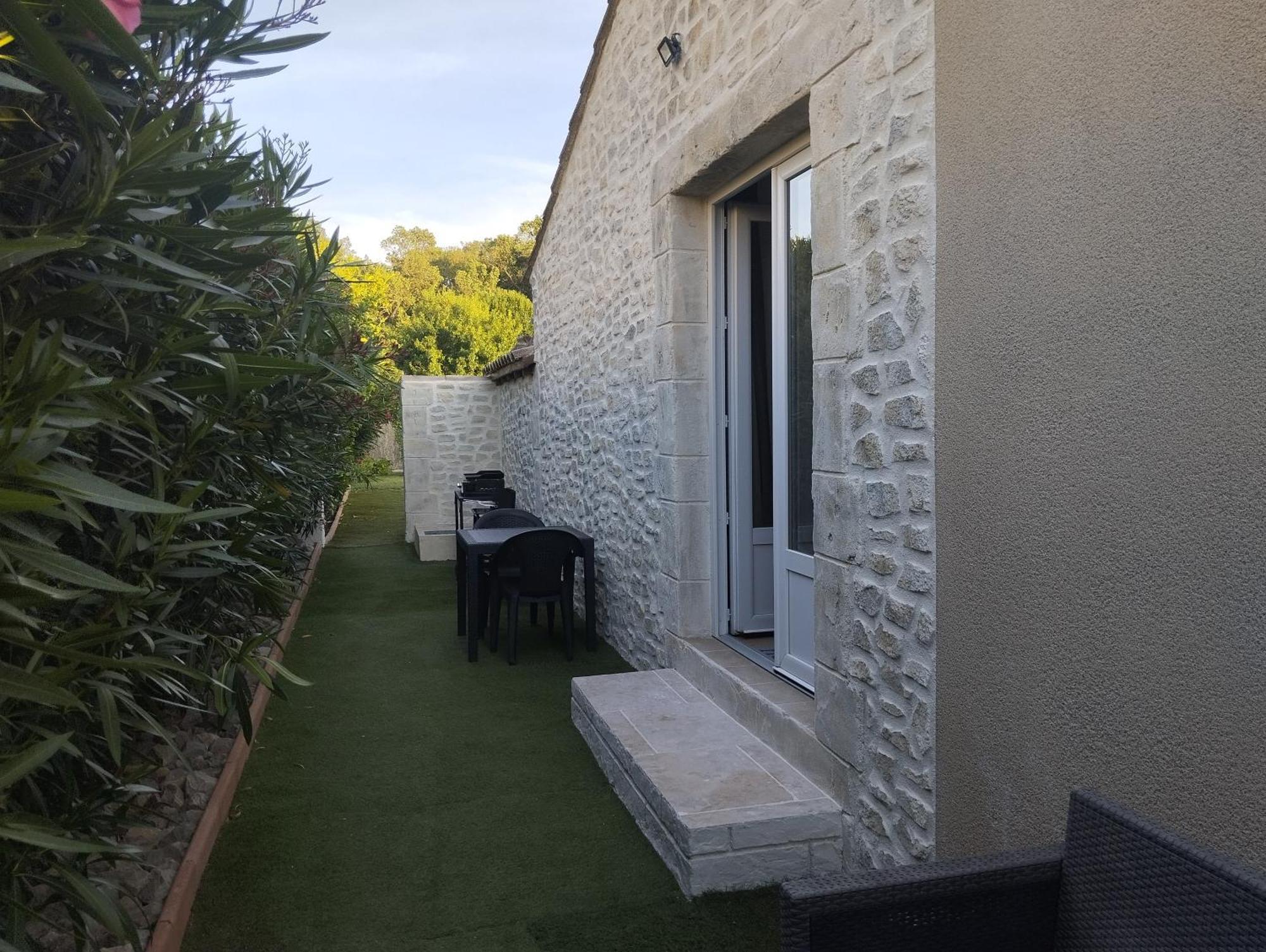Bienvenue Au Pied Des Alpilles Apartment Saint-Etienne-du-Gres ภายนอก รูปภาพ